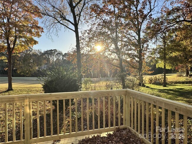 Building Photo - 8509 Golf Ridge Dr