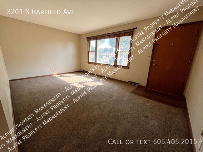 Building Photo - 3201 S Garfield Ave