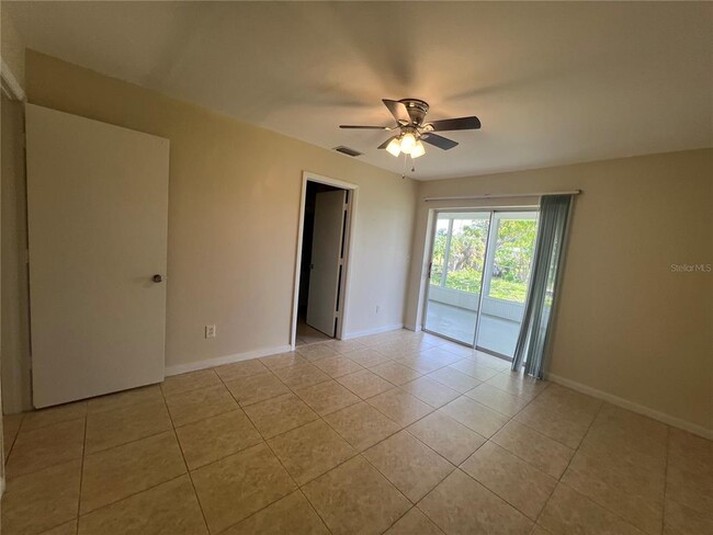 Building Photo - 2372 Abscott St