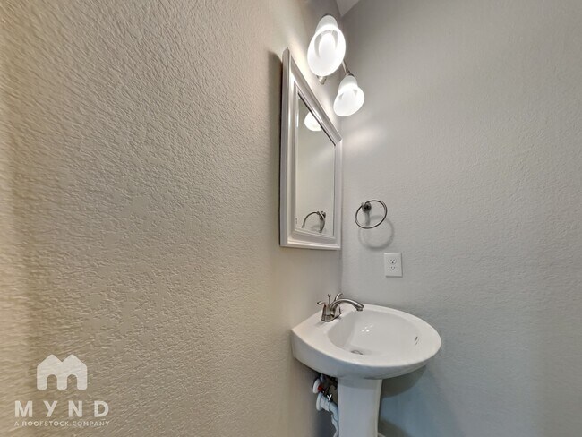 Building Photo - 15840 Forest Dr