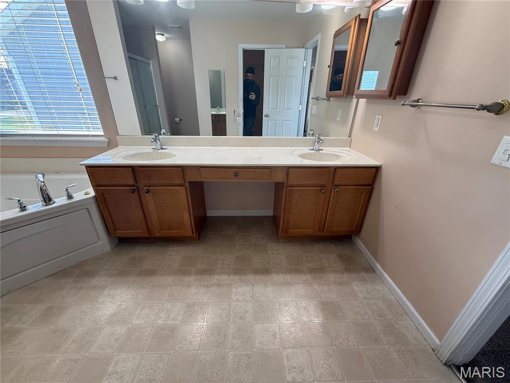 Building Photo - 733 Pecan Hill Dr