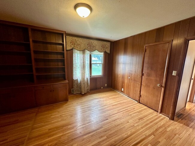 Building Photo - Beautiful Single Family Home Across from L...