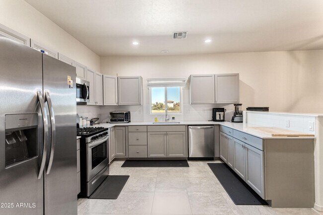 Building Photo - 8373 E Sunwing Ridge Dr