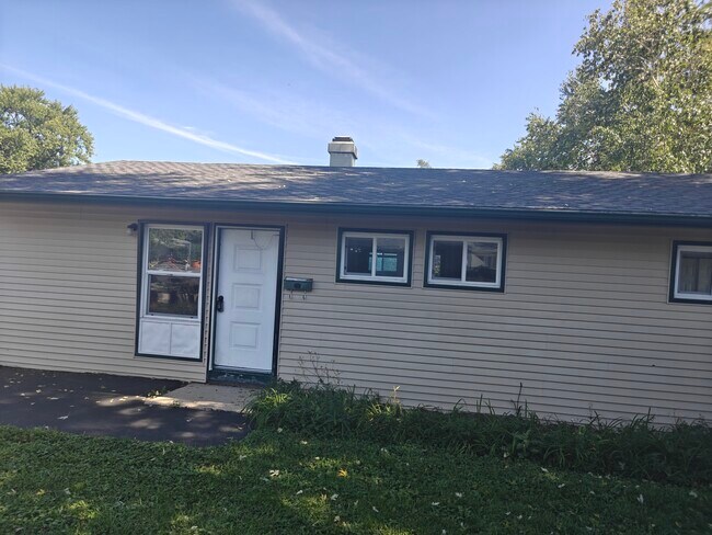 Building Photo - 213 Butte Ln