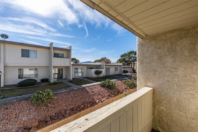 Building Photo - 764 Lawrence Dr