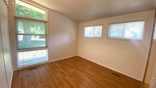 Building Photo - COMING SOON. 11/14.  Beautiful 3 Bedroom, ...