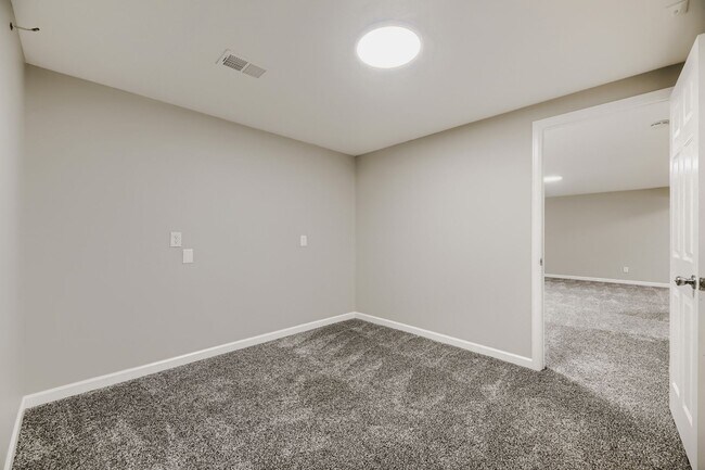 Building Photo - 7136 W Portland Ave