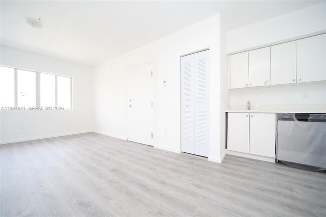 Building Photo - 810 7th St