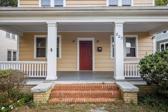 Building Photo - Now Leasing For Duke 2026-2027 School Year! 5 Bedroom, Trinity Park!