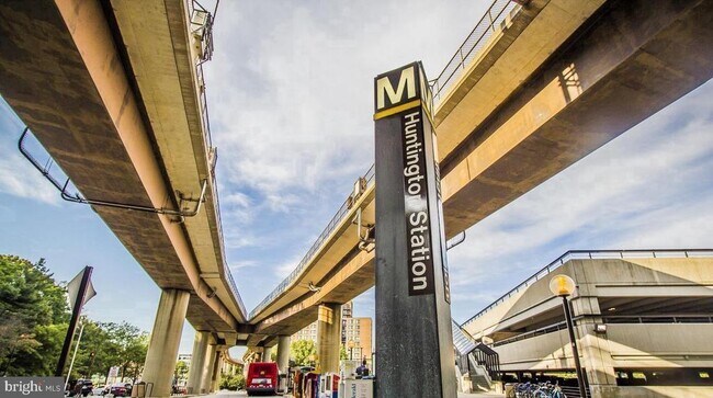 Building Photo - 2635 Fort Farnsworth Rd