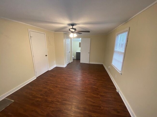 Building Photo - Newly renovated Home in Broadmor!