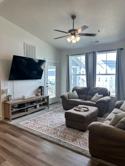 Building Photo - 938 W Coral Charm Wy