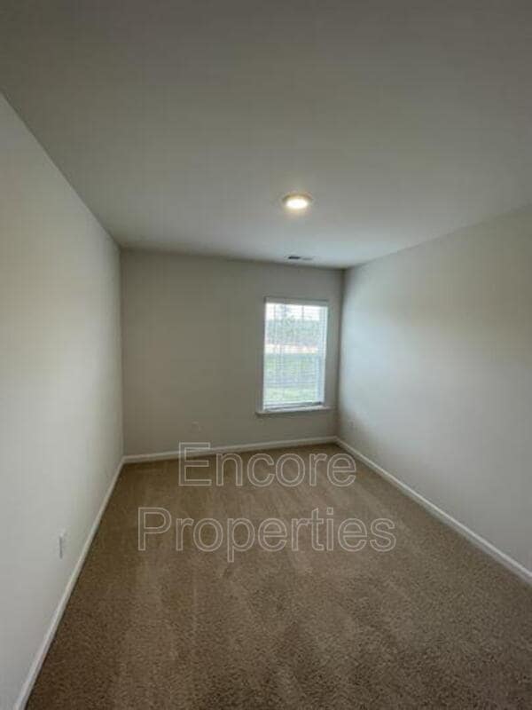 Building Photo - 347 David Hill Dr
