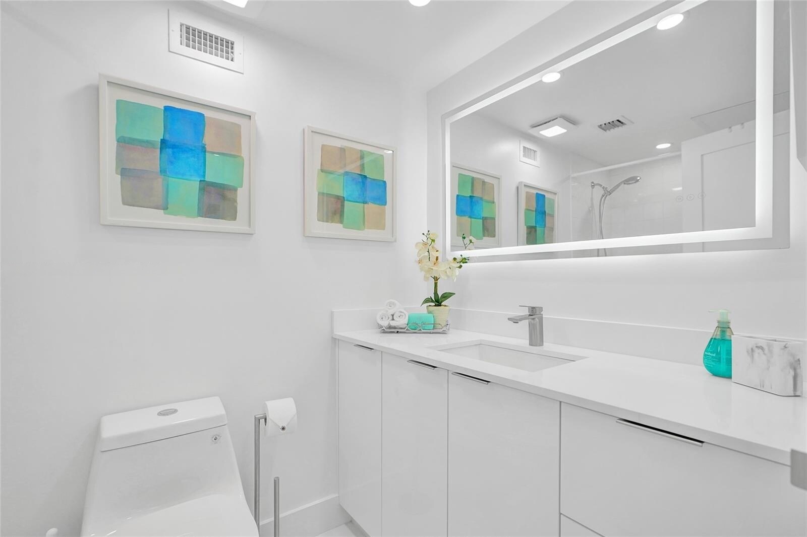 Building Photo - 2501 S Ocean Dr