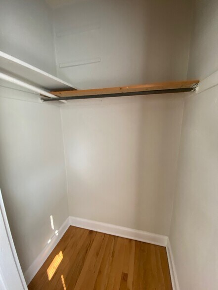 Building Photo - 732 Reba Pl