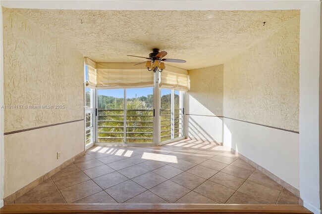 Building Photo - 1811 Sabal Palm Dr