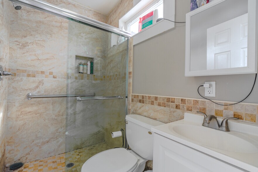 Bathroom 1 - 416 E 6th Ave