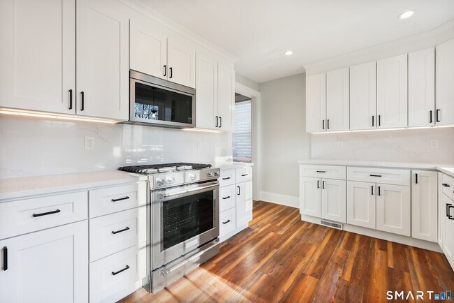 Building Photo - 60 Walter Ave