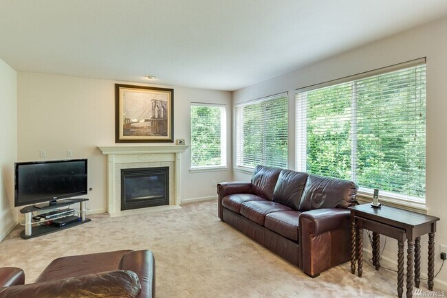 Building Photo - Everett Single Family house 3 bd 2.5 bath ...