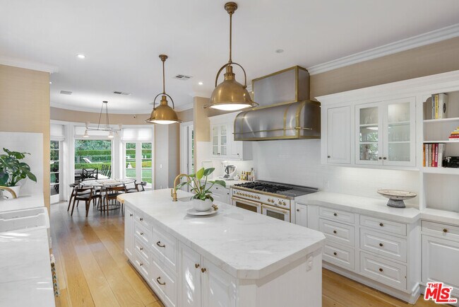 Building Photo - 9135 Hazen Dr