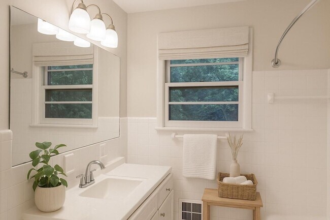 Building Photo - 418 Foothill Dr