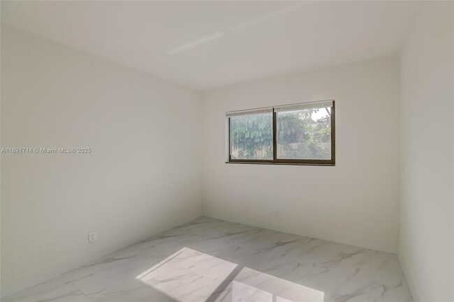 Building Photo - 2140 NE 56th St