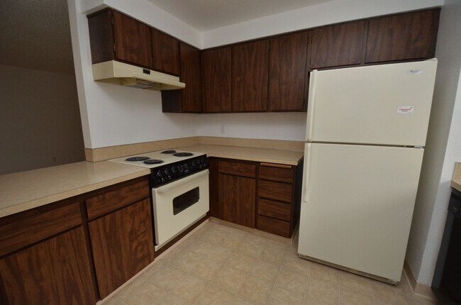 Building Photo - Charming 2-bedroom Townhome Near Downtown Beaverton!