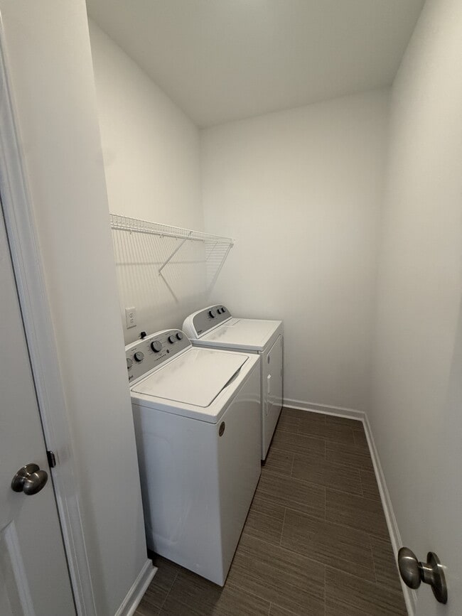 Building Photo - 702 Samuel Dr