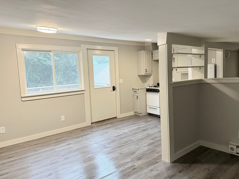 Building Photo - Pet-friendly! | Utilities included!