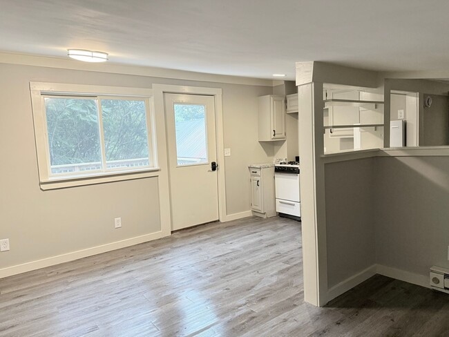 Building Photo - 8 Blodgett Ln