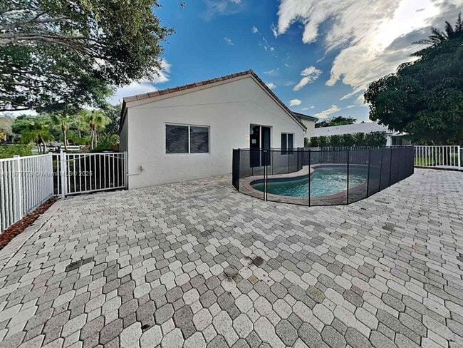Building Photo - 22335 Martella Ave