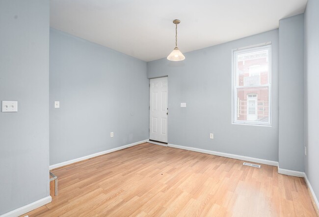 Building Photo - Two Bedroom Rental for Immediate Move In W...