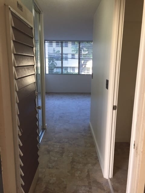 Building Photo - $1,550 Low rise Studio with all utilities included at Punahou Gardens in Makiki