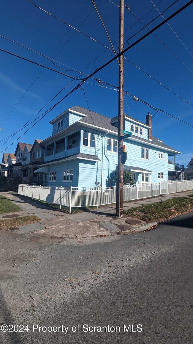 Building Photo - 731 S Irving Ave