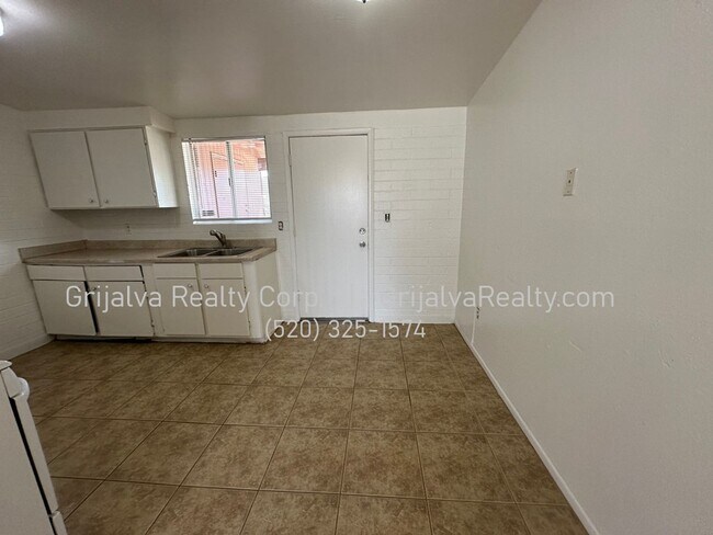 Building Photo - 320 W Whitestone Pl