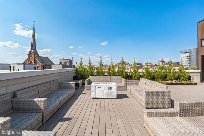 Building Photo - 620 N 3rd St