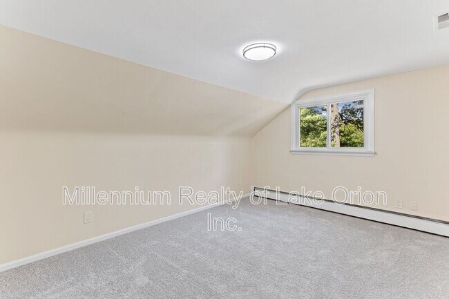 Building Photo - 24034 Meadowlark St