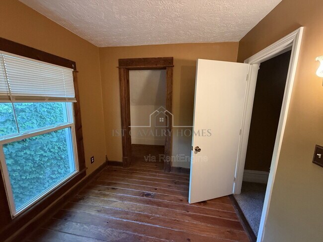 Building Photo - 1076 Ackley St