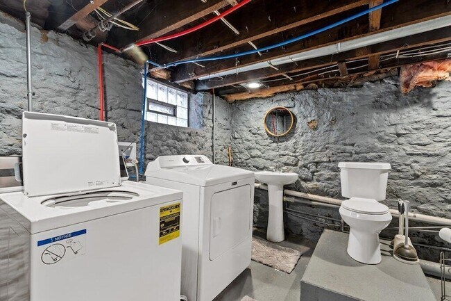 Building Photo - 2027 N 4th St