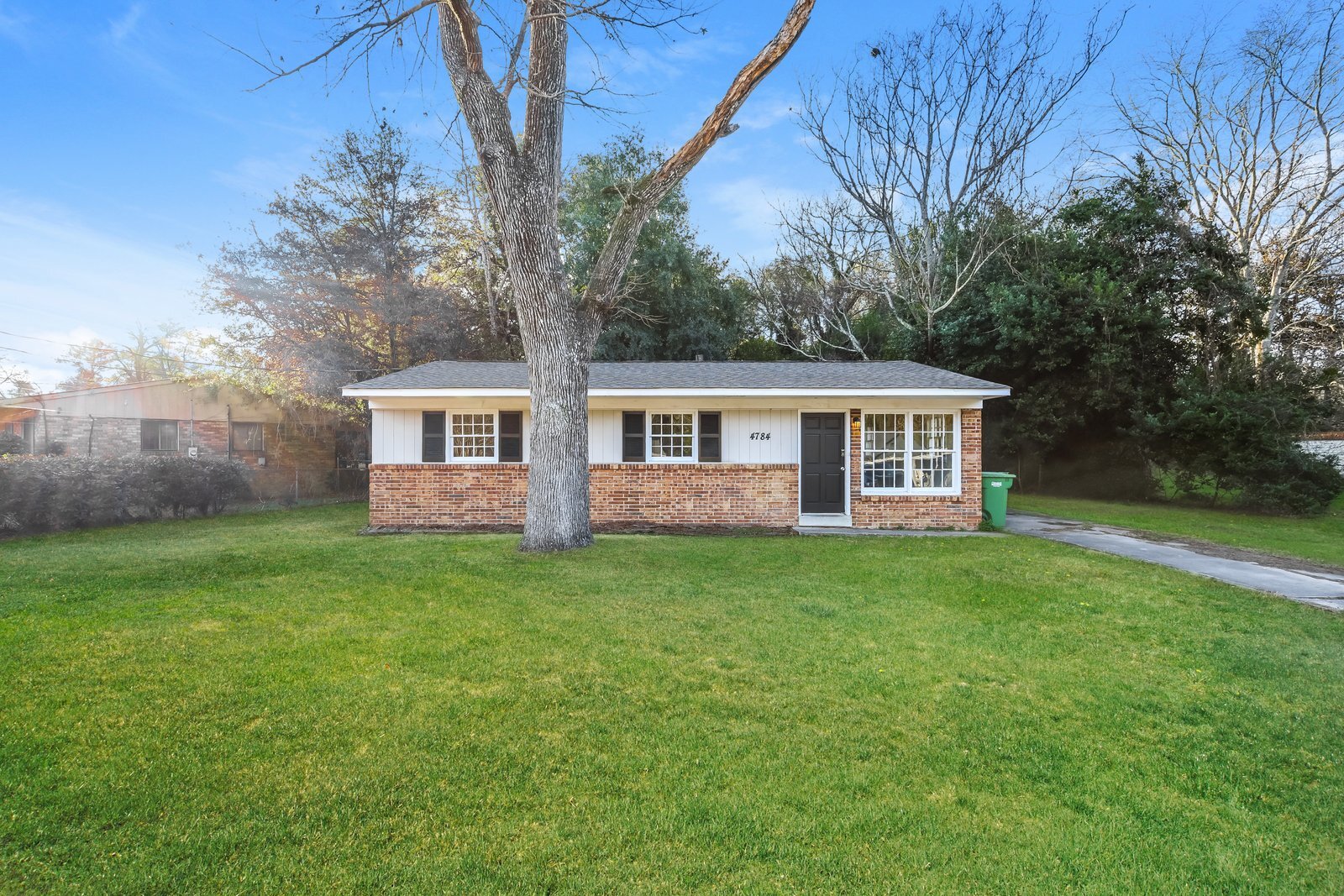 Building Photo - 4784 Gardiner Dr