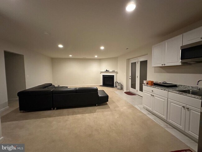 Building Photo - 24800 Beardgrass Pl