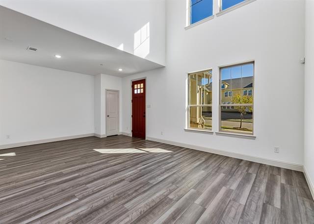 Building Photo - 8804 Samara St