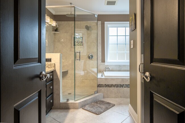 Master Bath - 2216 Katherine Kiker Rd