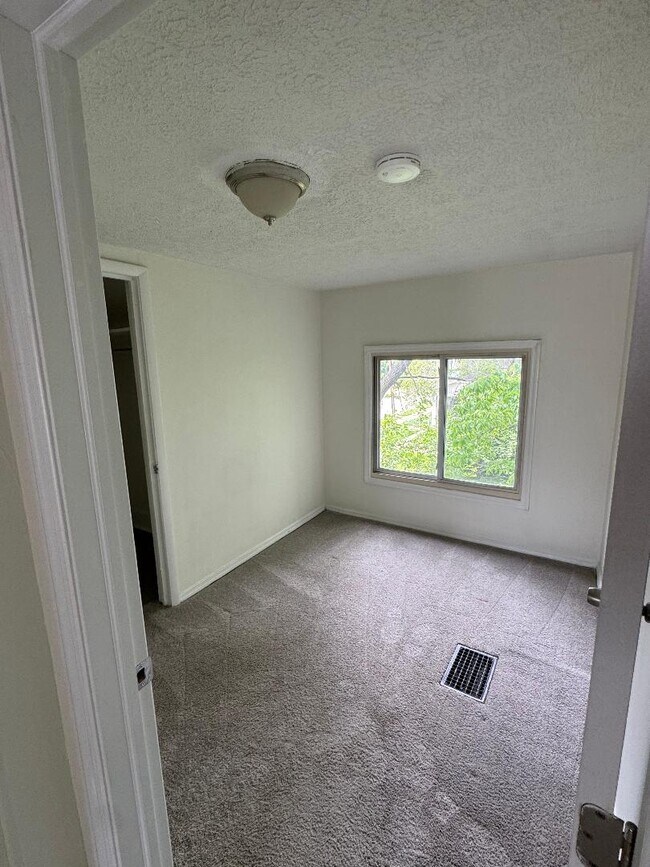 Building Photo - 1209 Grove St