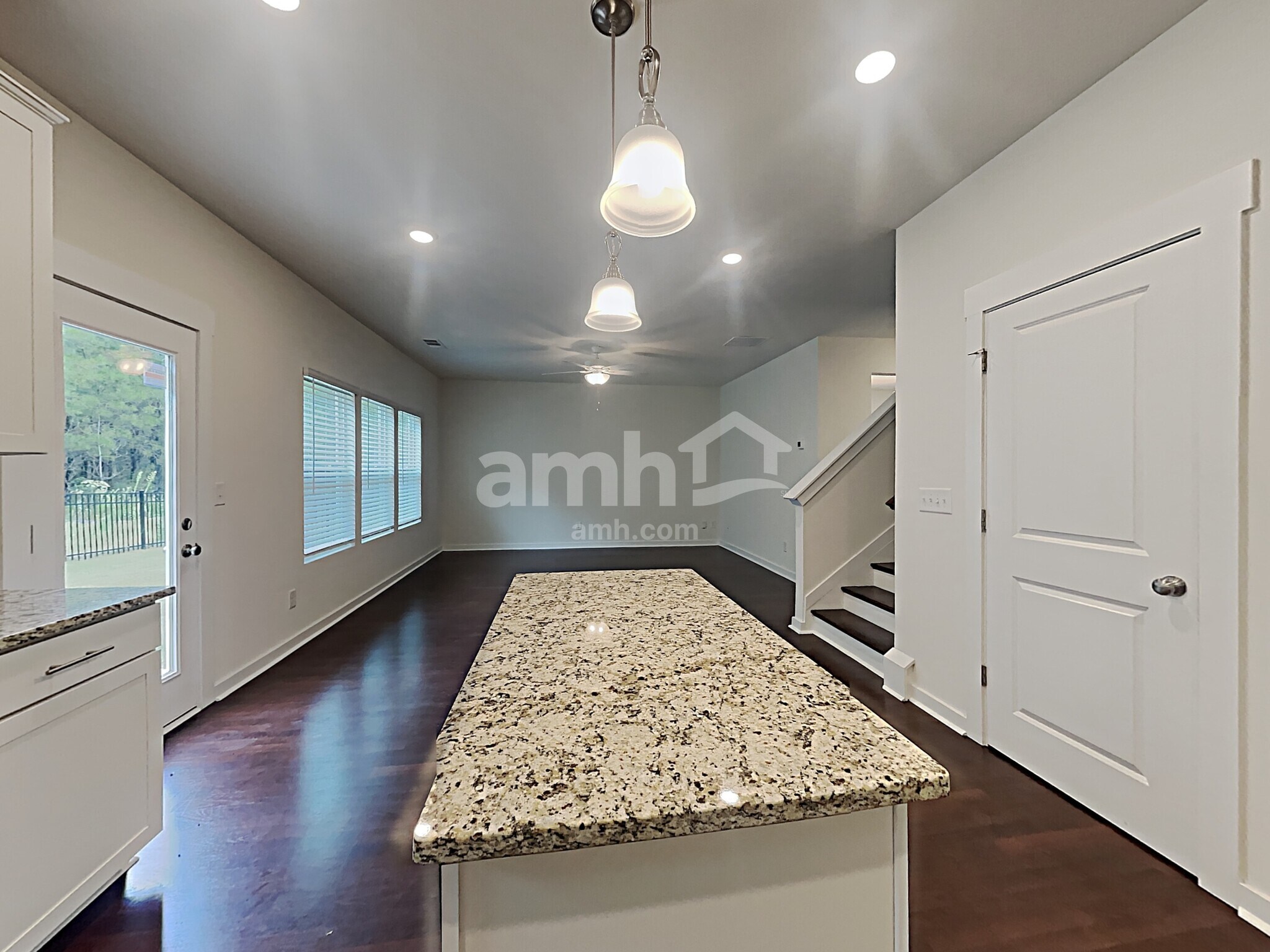 Building Photo - 467 Camp dr