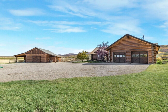 Building Photo - 1330 Larsen Ln