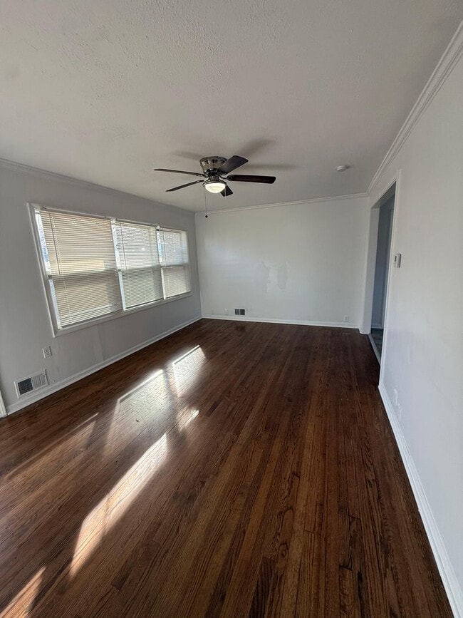 Building Photo - 4 bed 1 bath