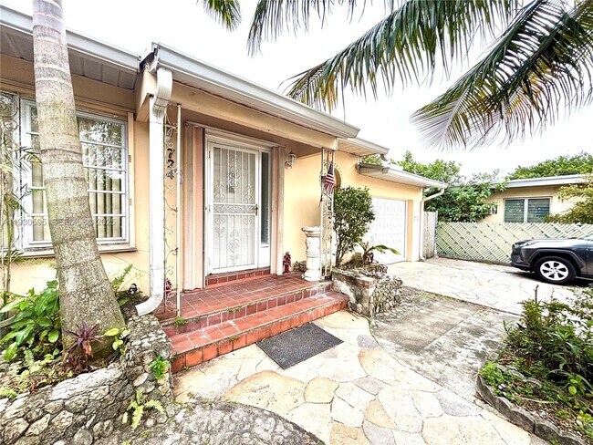 Building Photo - 724 Moffett St