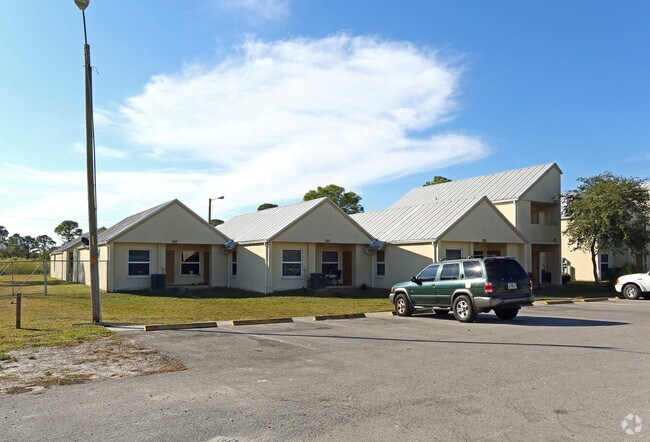 Building Photo - Sanders Pines