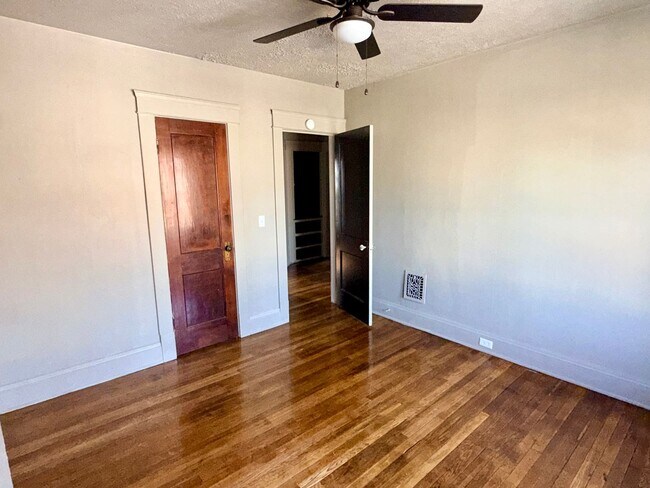 Building Photo - Full Remodeled Home